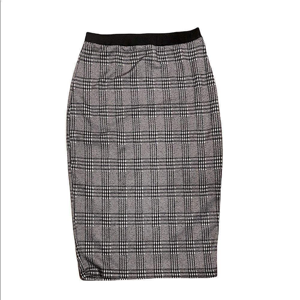 Iris size small black white checker print pencil skirt fitted, good condition